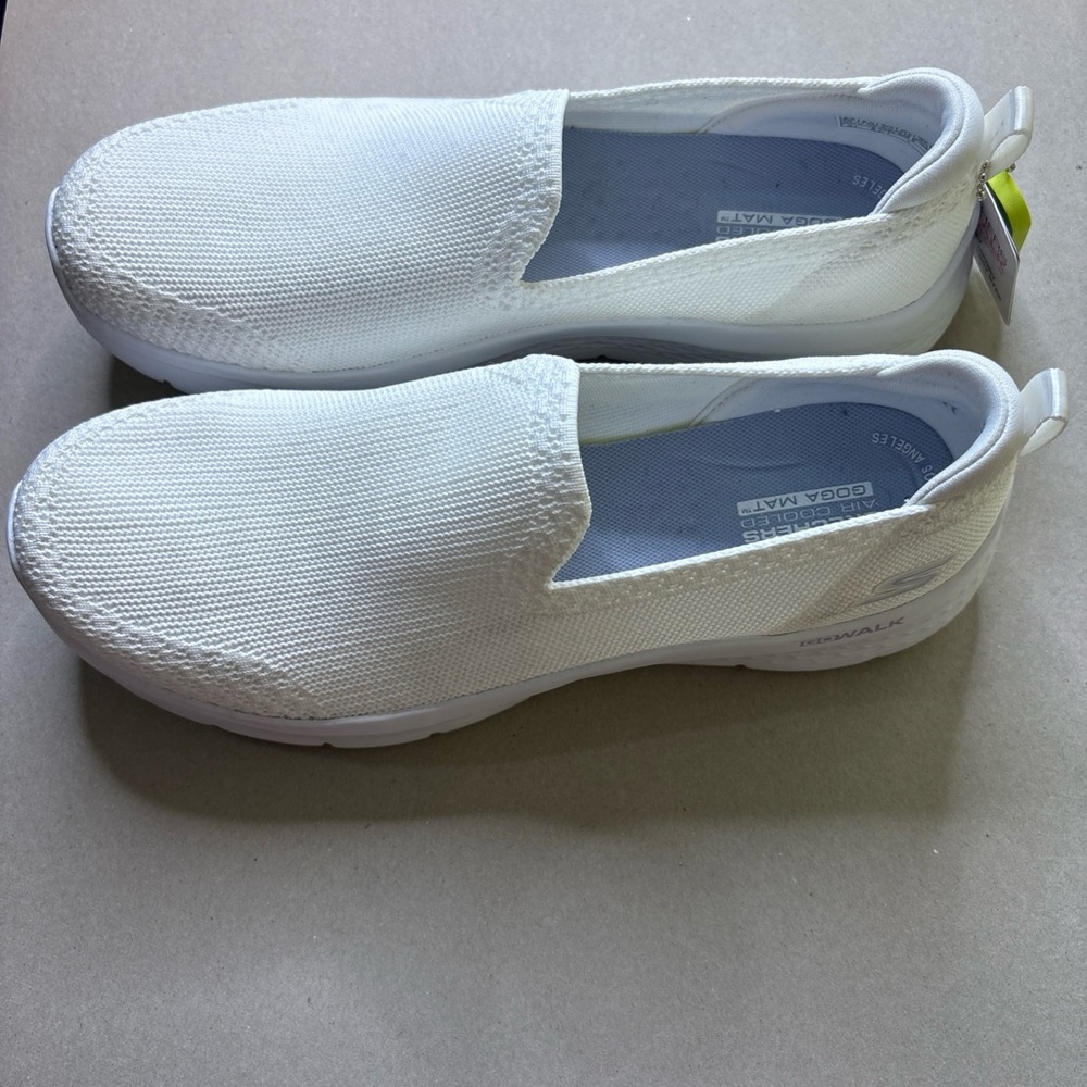 Skechers Go Walk Joy Womens Size 9.5 White Walking Slip On Shoes Sneakers